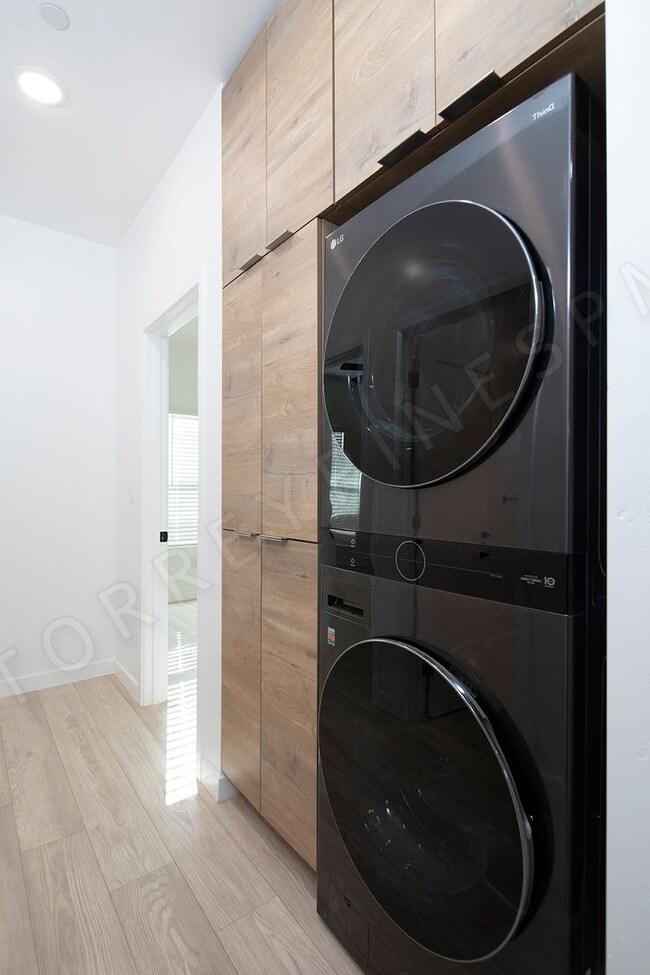 Building Photo - *OPEN HOUSE: 6/14 10AM-12:30PM* 2 Br in Cl...