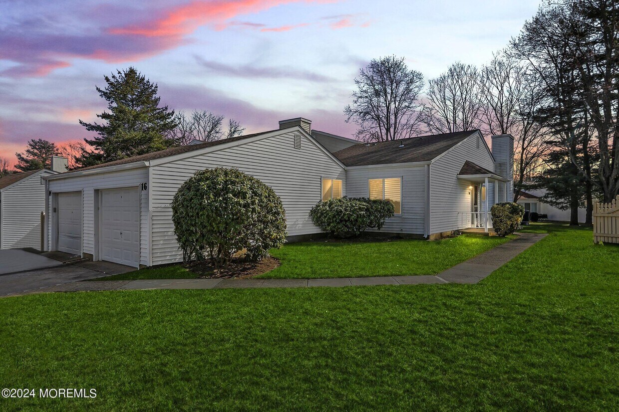 Primary Photo - 16 Greenwood Dr