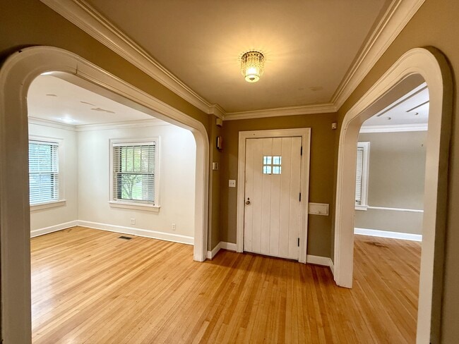 Building Photo - 429 W 70th Terrace