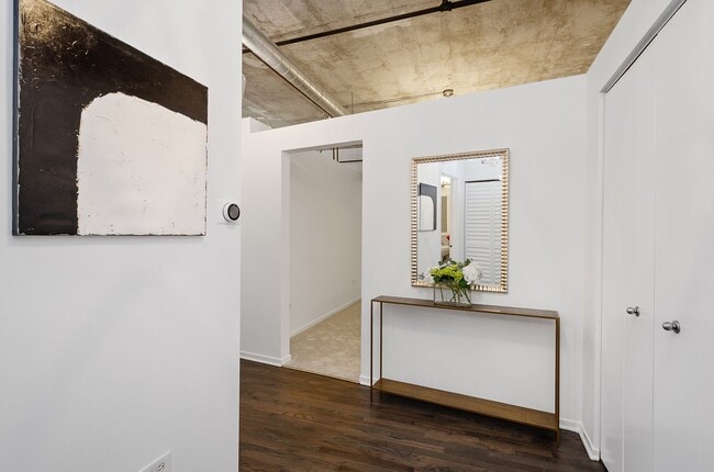 Building Photo - 6 S Laflin St
