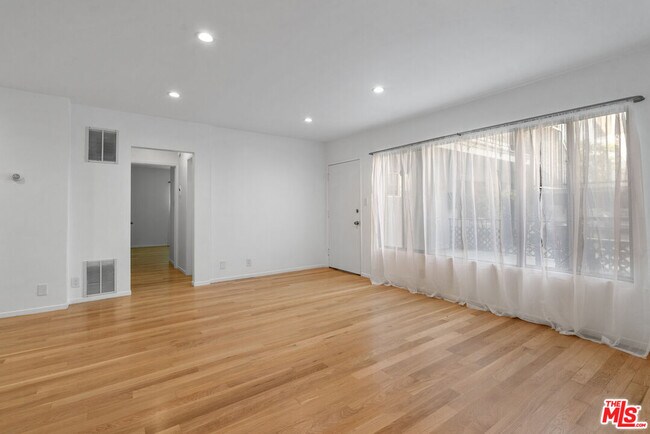 Foto del edificio - 5468 Blackwelder St