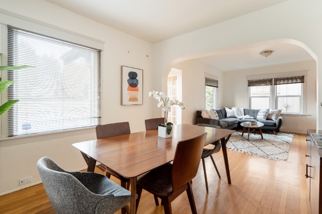 Building Photo - 2036-2038-2038 SE Morrison St