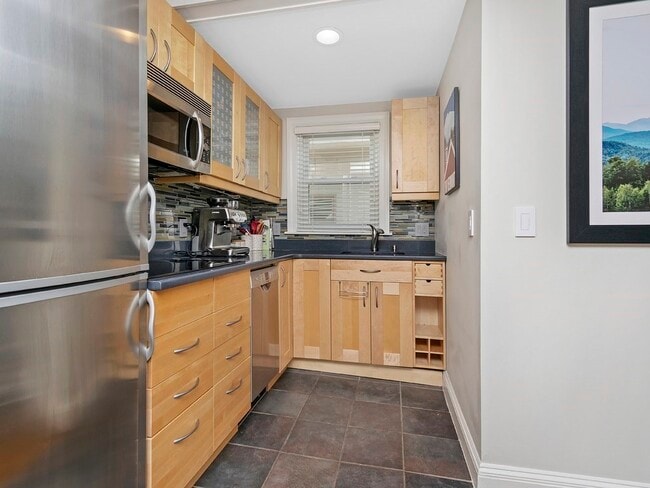 Building Photo - 17 Sackville St