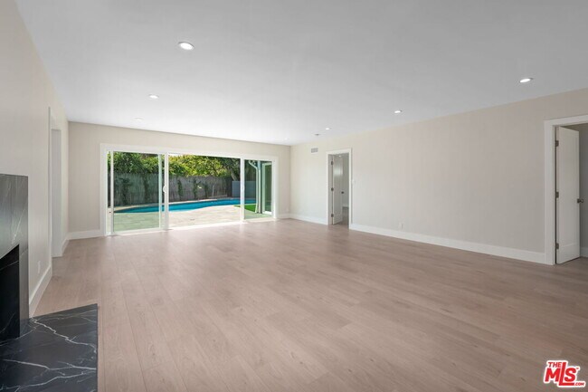 Foto del edificio - 13208 Dobbins Pl