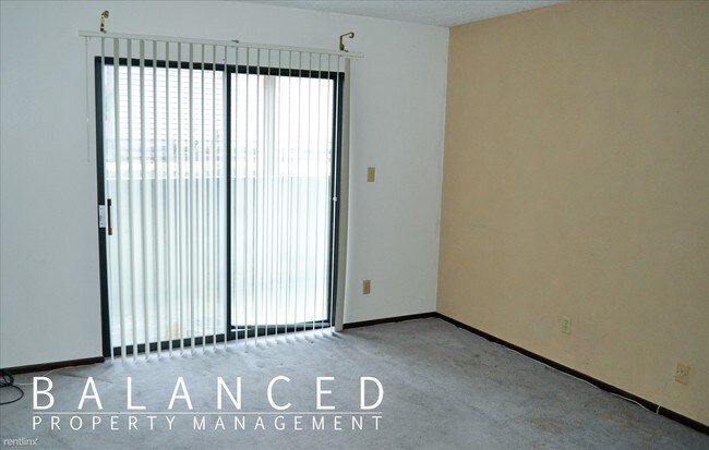 Building Photo - 5270 SW West Dr