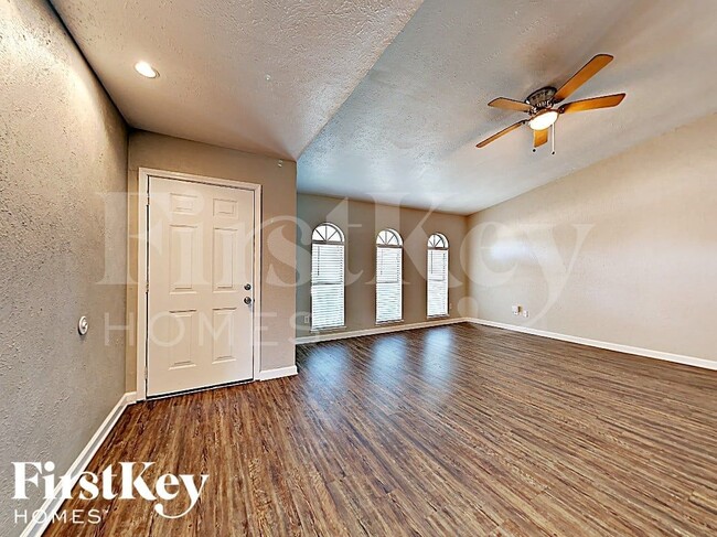 Foto del edificio - 6914 Pickett Dr