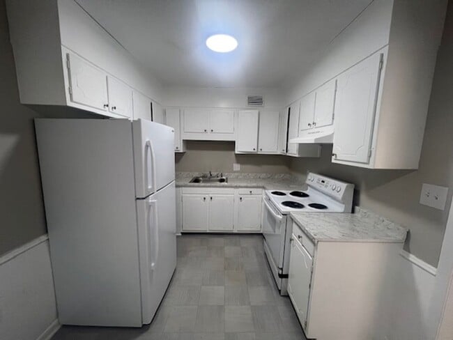 Building Photo - 1608 Fayette Ave