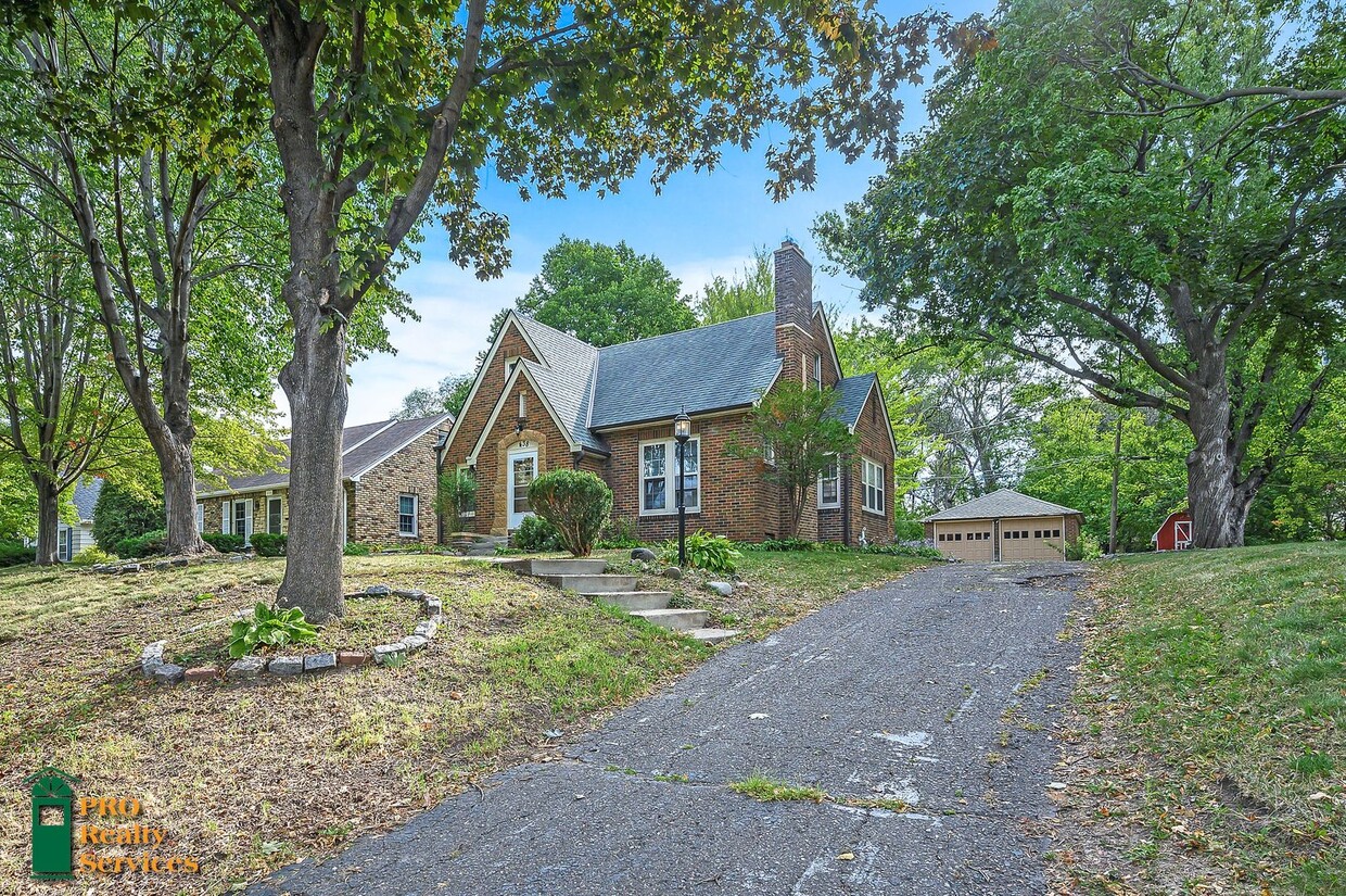 Primary Photo - 3 Bedroom Home in St. Paul