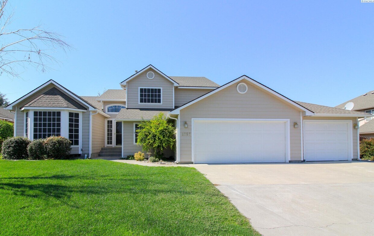 Primary Photo - 4 Bed/3 Bath South Richland Home
