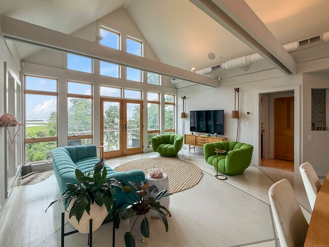 Foto del edificio - 52 Shorehaven Rd