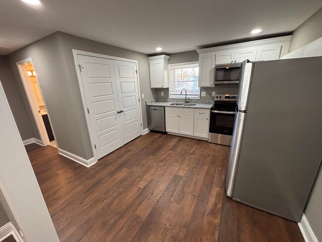 Building Photo - 402 Gunn St