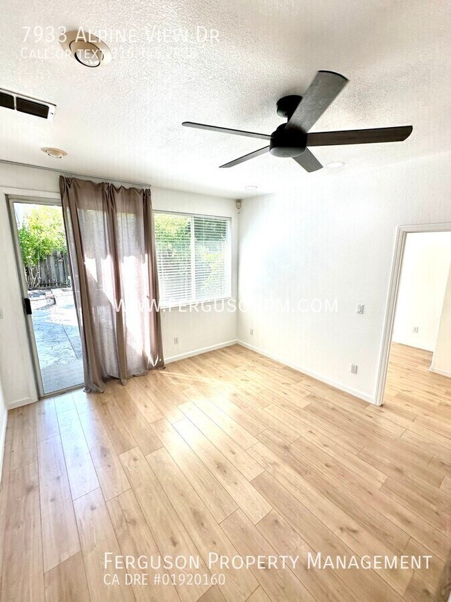 Foto del edificio - 7933 Alpine View Dr