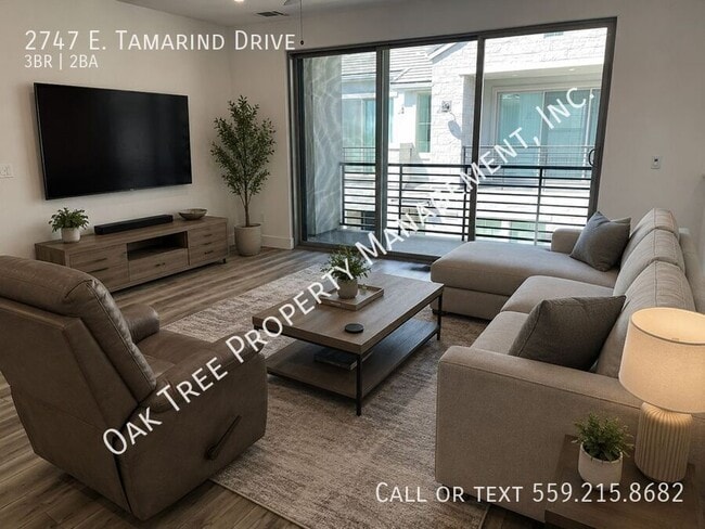 Building Photo - 2747 E Tamarind Dr