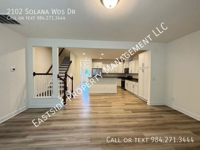 Building Photo - 2102 Solana Wds Dr