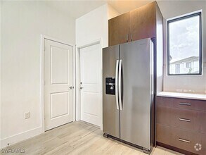 Building Photo - 5062 Ofanto Ln