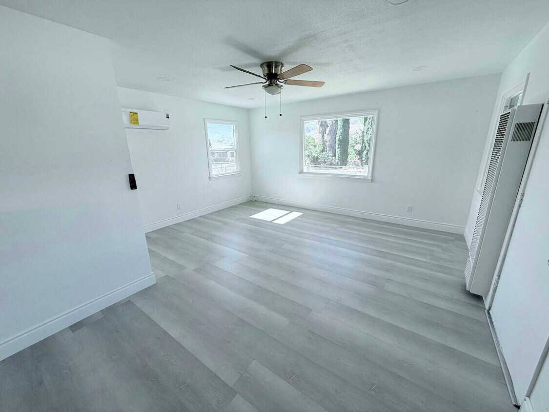 Foto principal - 231 E Nicolet St