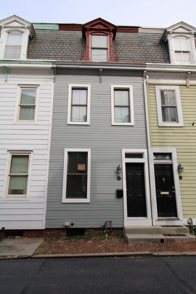 Foto del edificio - Spacious Single-Family Home on Penn St