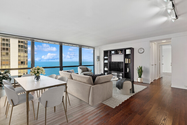 Foto del edificio - 900 N Lake Shore Dr