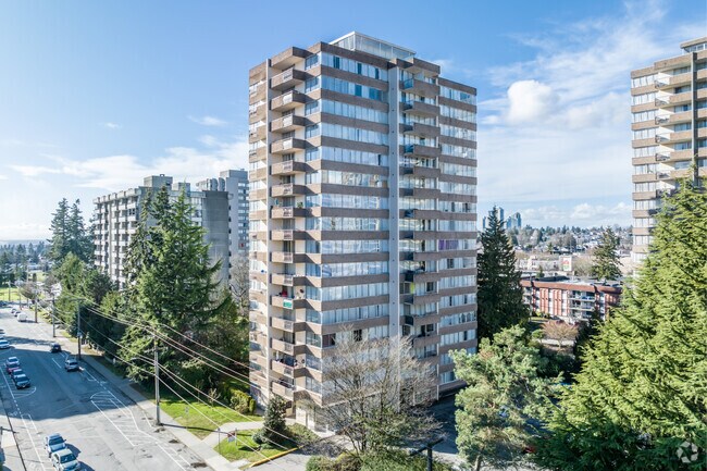 Photo du bâtiment - Edgewater Plaza
