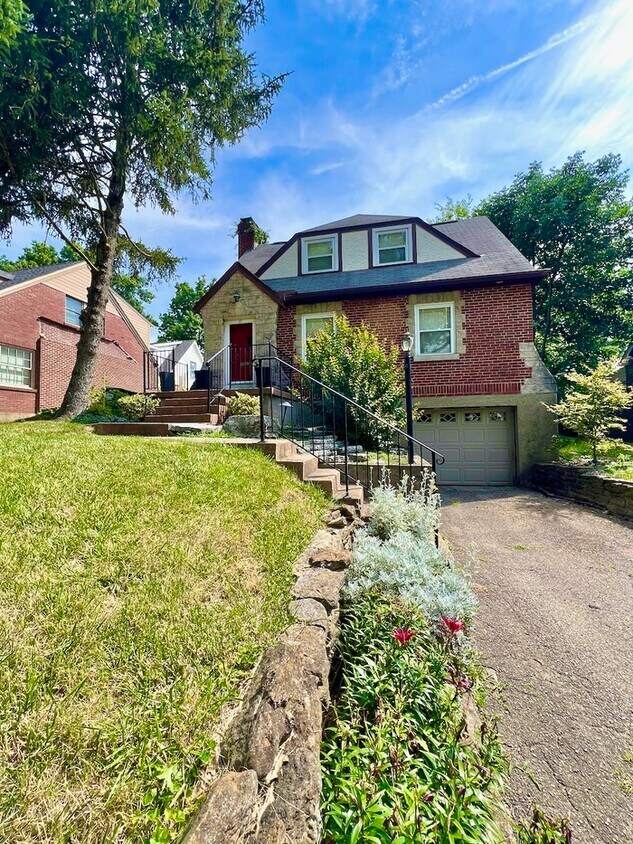 Primary Photo - 52 Arcadia Ave