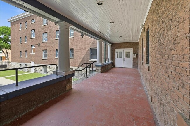 Building Photo - 519 Burnell St