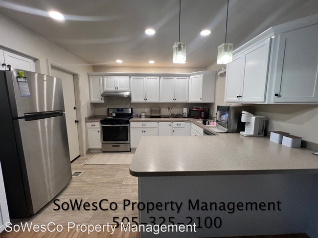 Building Photo - 3 br, 2 bath House - 2105 Cochiti Ave