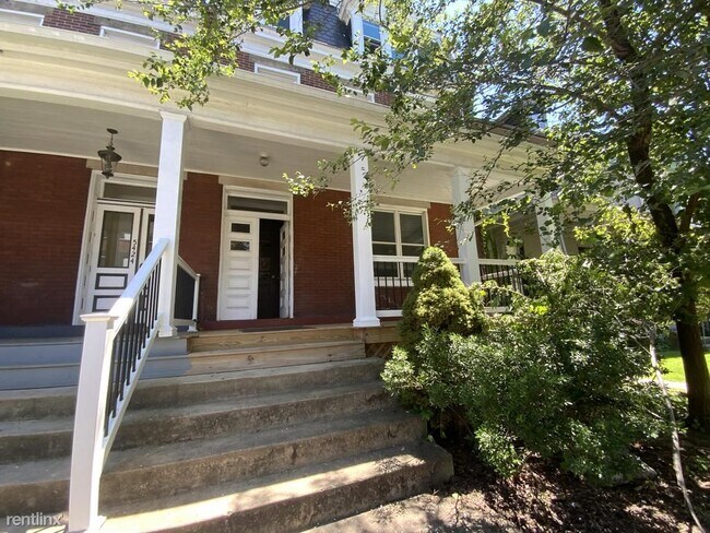 Building Photo - 5422 Howe St