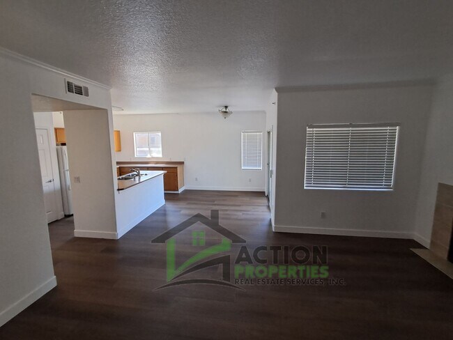 Foto del edificio - 10001 Woodcreek Oaks Blvd