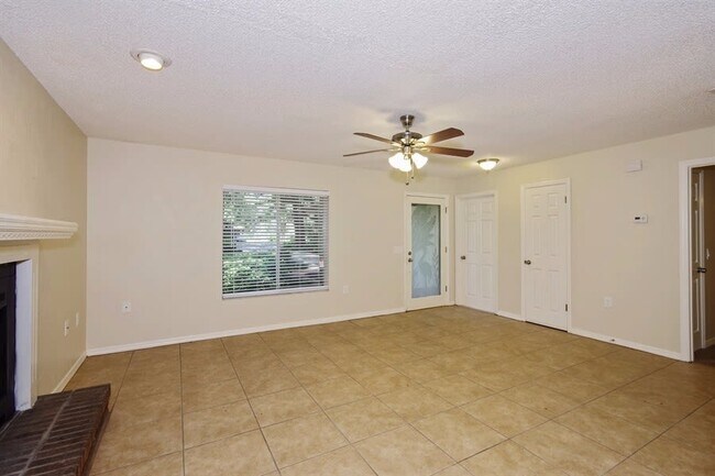 Building Photo - 2120 Kilmer Ln