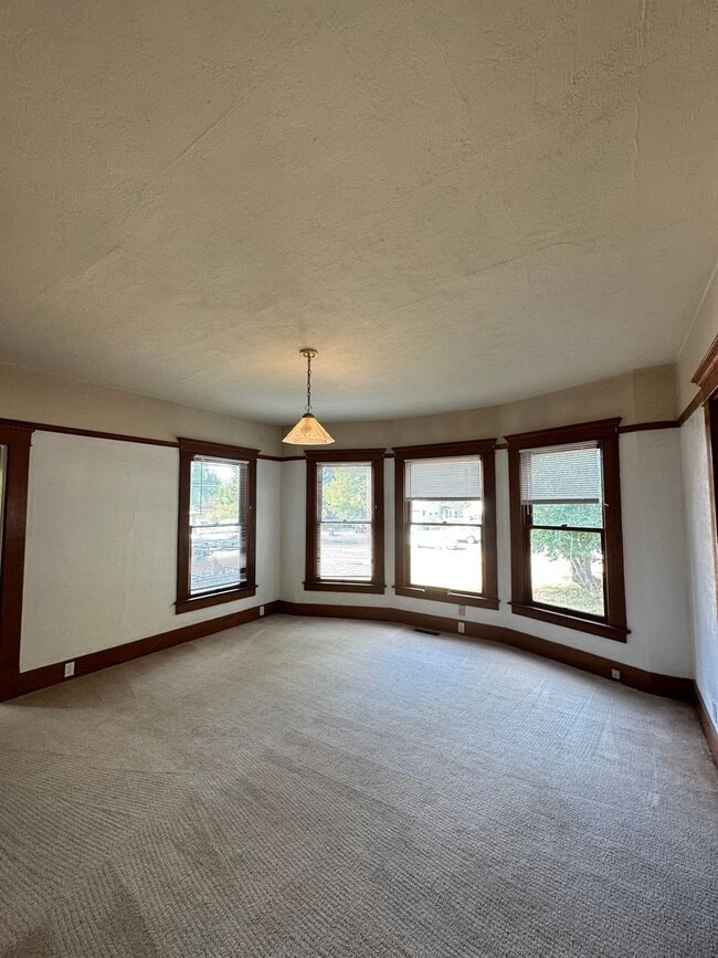 Building Photo - NW 5th