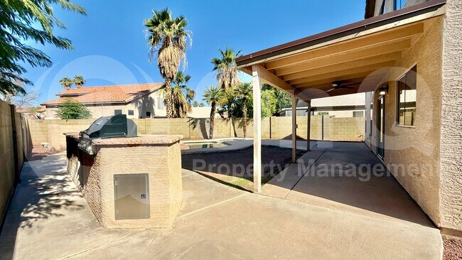 Building Photo - 1338 E Park Ave