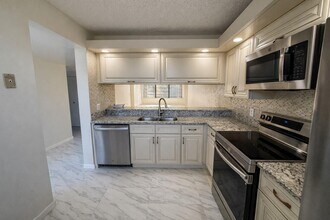 Building Photo - 3826 Whitehall Dr