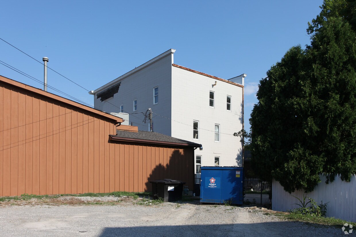Building Photo - 104 N Main St