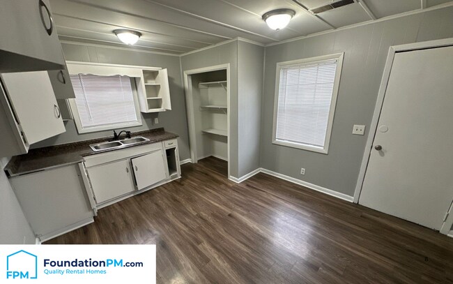 Foto del edificio - 670 Gilleas Rd