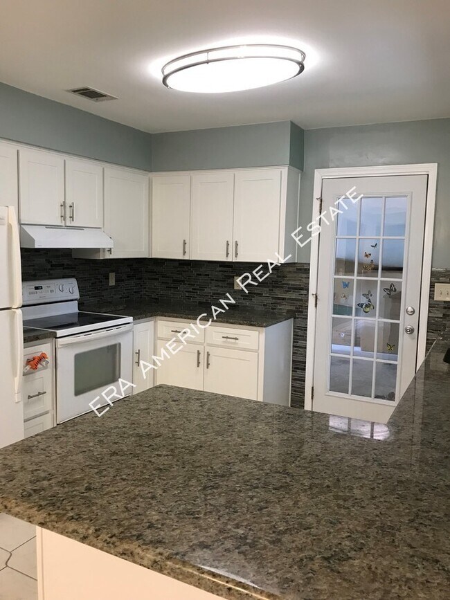 Foto del edificio - 912 Spruce Ct