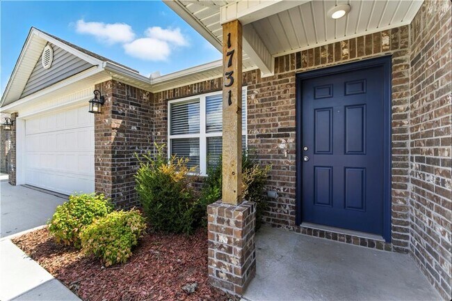 Building Photo - 1731 Hermitage Dr