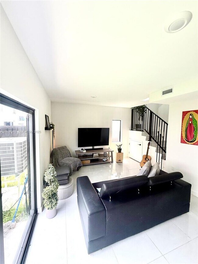 Foto del edificio - 1327 NW 2nd Ln