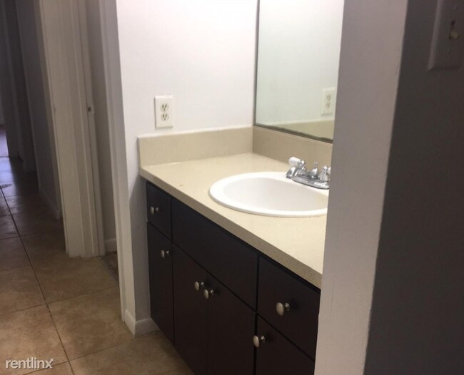 Foto del edificio - 2 br, 2 bath  - 2218 SW 81st Ave