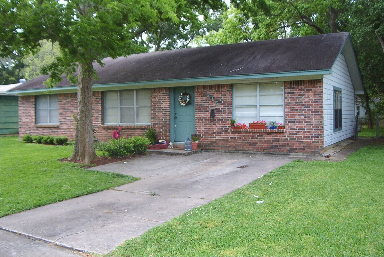 215 Caladium St, Lake Jackson, TX 77566 House Rental in Lake Jackson