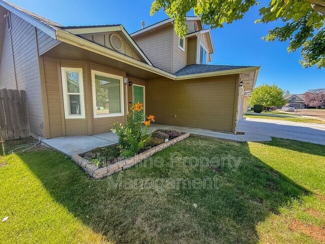 Building Photo - 3420 N Oakstone Ave