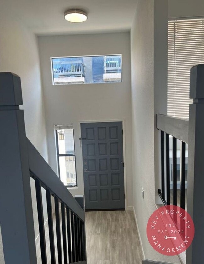 Building Photo - luxurious 3-story condo with stunning view...