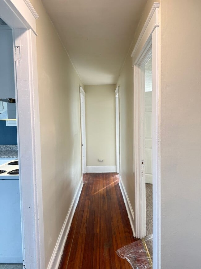 Foto del edificio - 839 E Walnut St