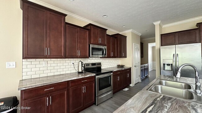 Building Photo - 569 Wooded Falls Rd