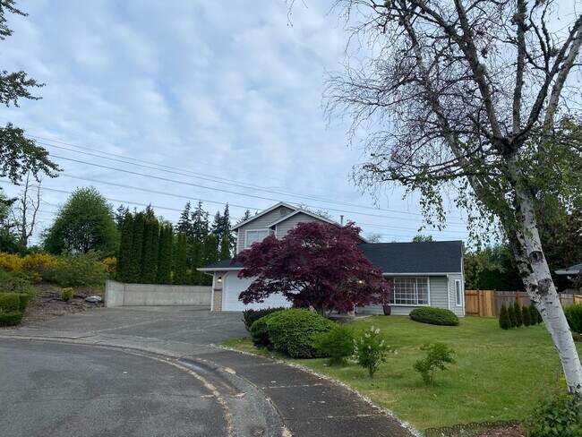 Building Photo - Charming 3-Bed, 2-Bath Home in Prime Feder...