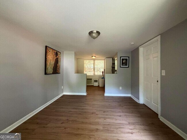 Building Photo - 3223 Altacrest Dr