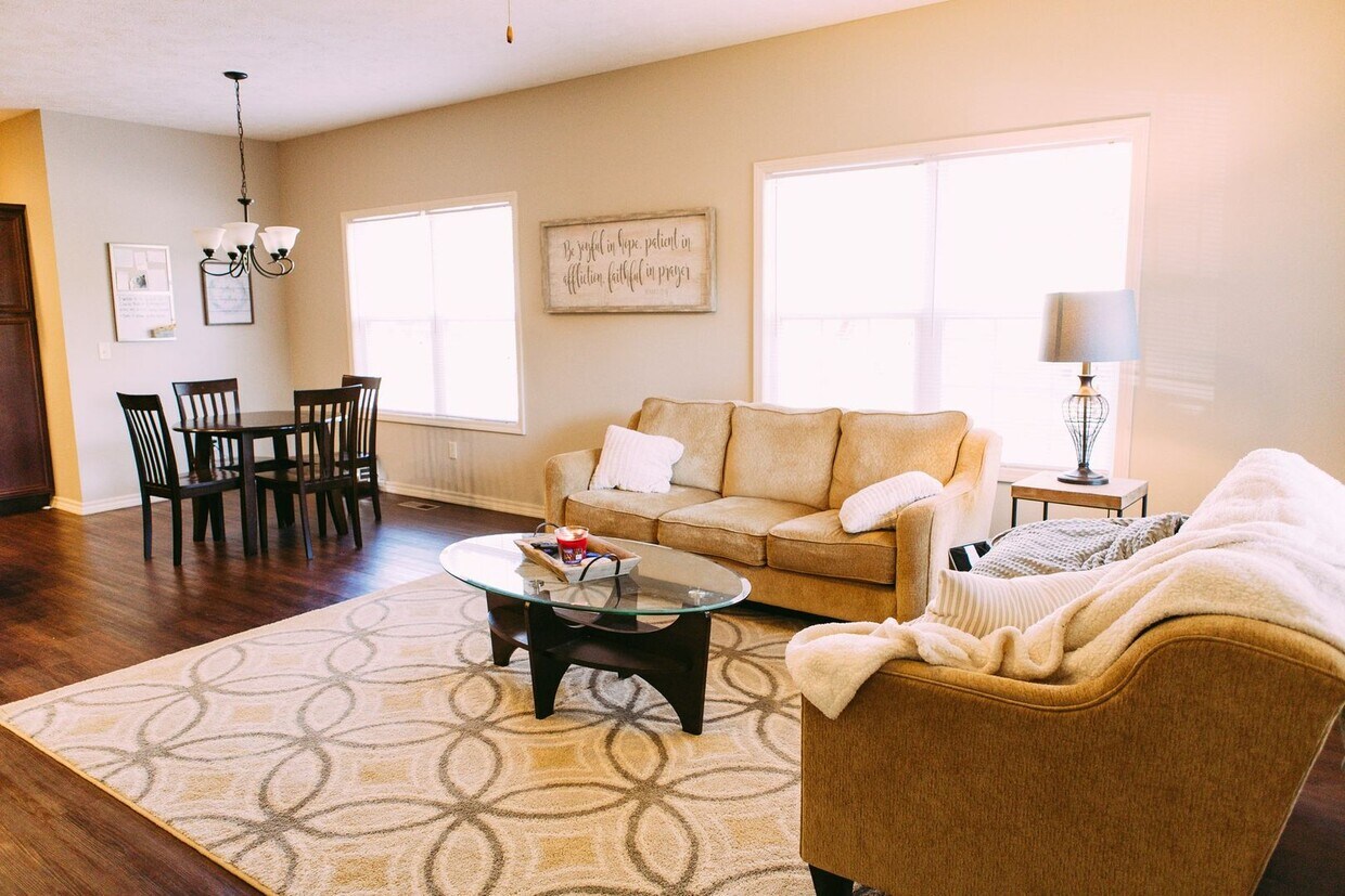 Foto principal - 3 bed 3 bath house house Central Springfield