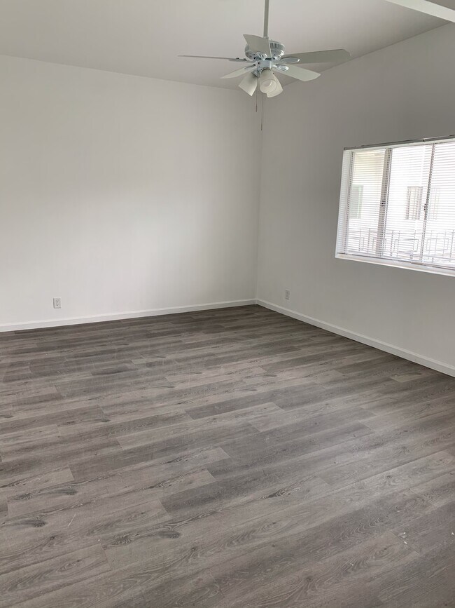 Foto del edificio - 5360 Kester Ave