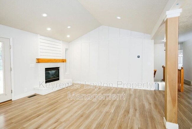 Foto del edificio - 1306 N Thornfield Rd