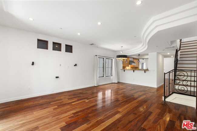 Building Photo - 744 N Alfred St
