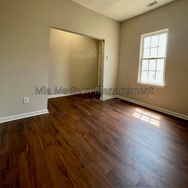 Foto del edificio - 628 W Anderson Ln